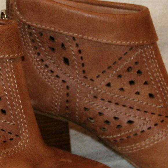 Guess Leather Cut Out Brown Ankle Boot/ Booties Size 6 1/2 - Picture 4 of 4